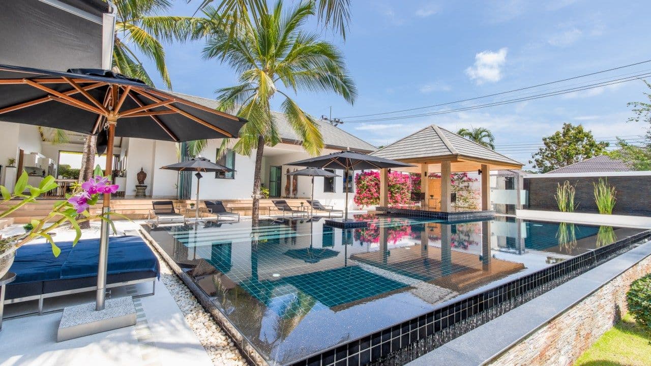 Exquisite Pool Villa with Large Garden in Rawai - 5 beds/4 baths — photo 3
