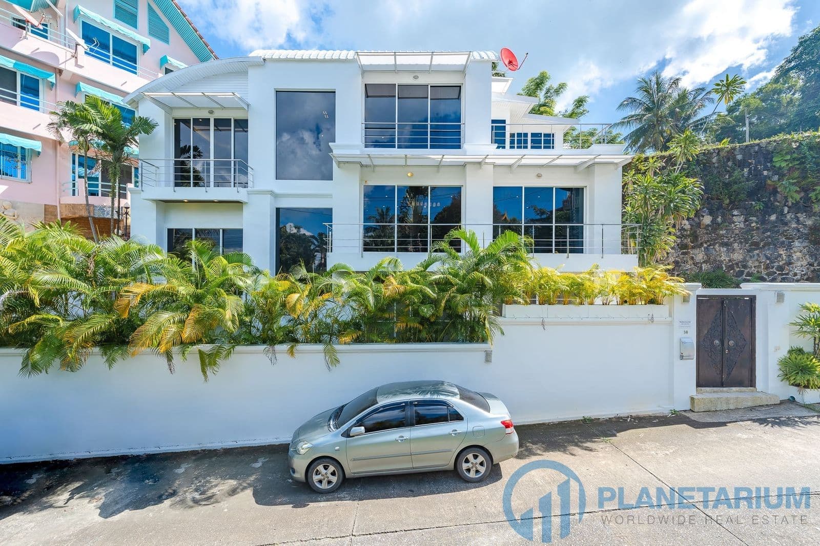 White house villa patong resale — photo 2
