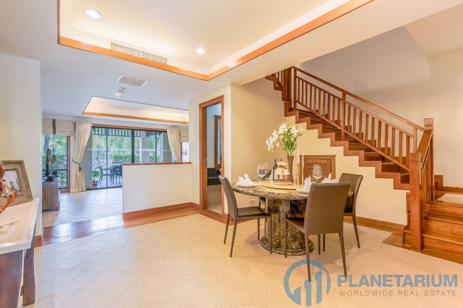 Townhome at laguna village villa resale — photo 4
