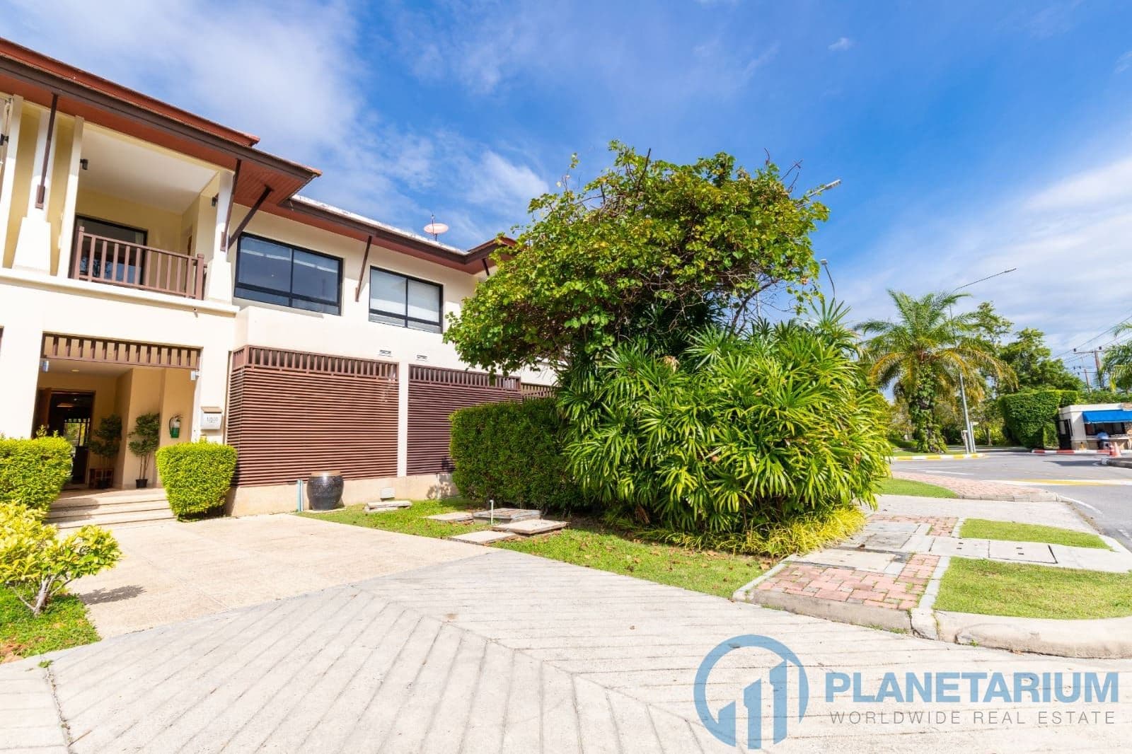 Townhome at laguna village villa resale — photo 2