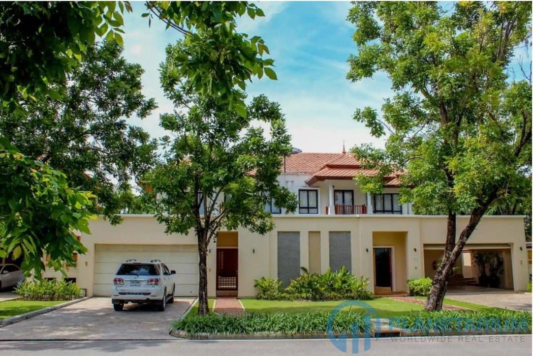 4 Bedrooms Luxury villa in Laguna Resale — photo 1
