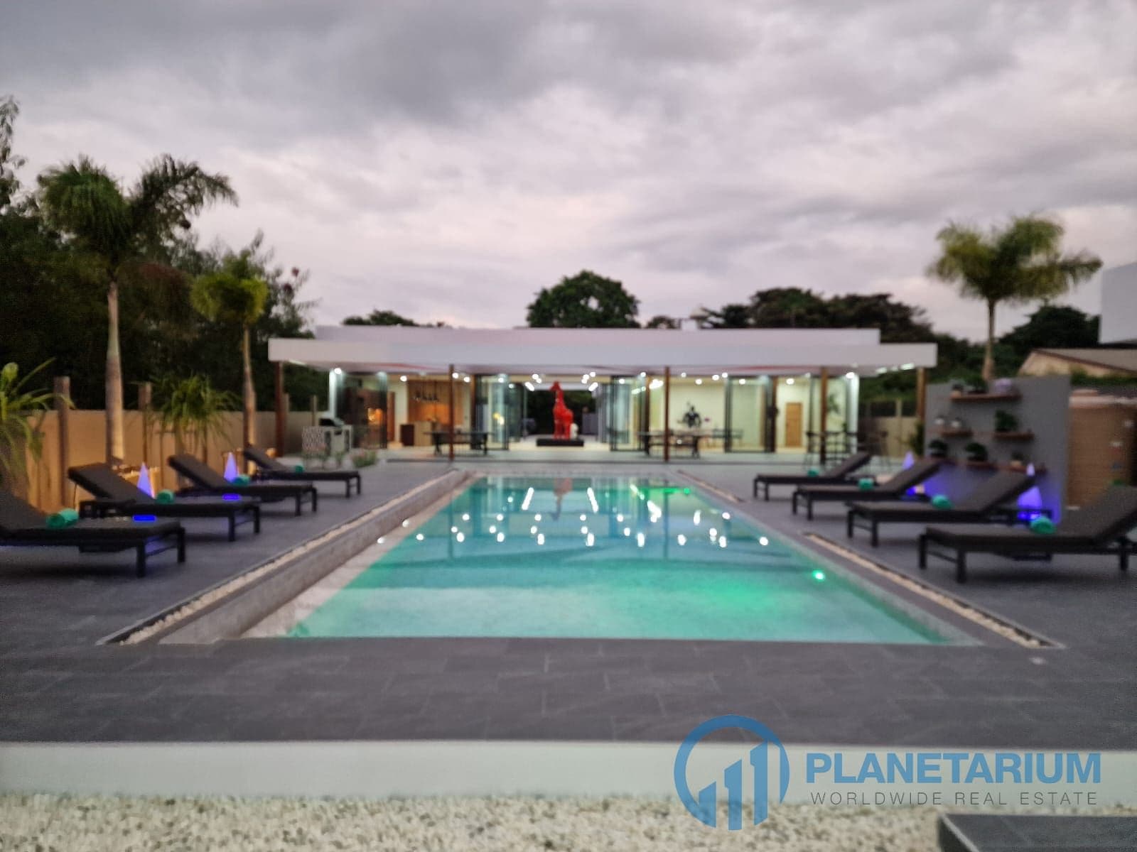 8 Bedrooms pool villa at rawai for rent — photo 3