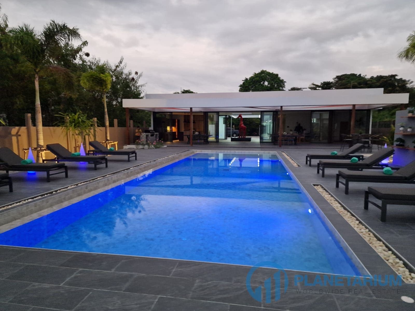 8 Bedrooms pool villa at rawai for rent — photo 2