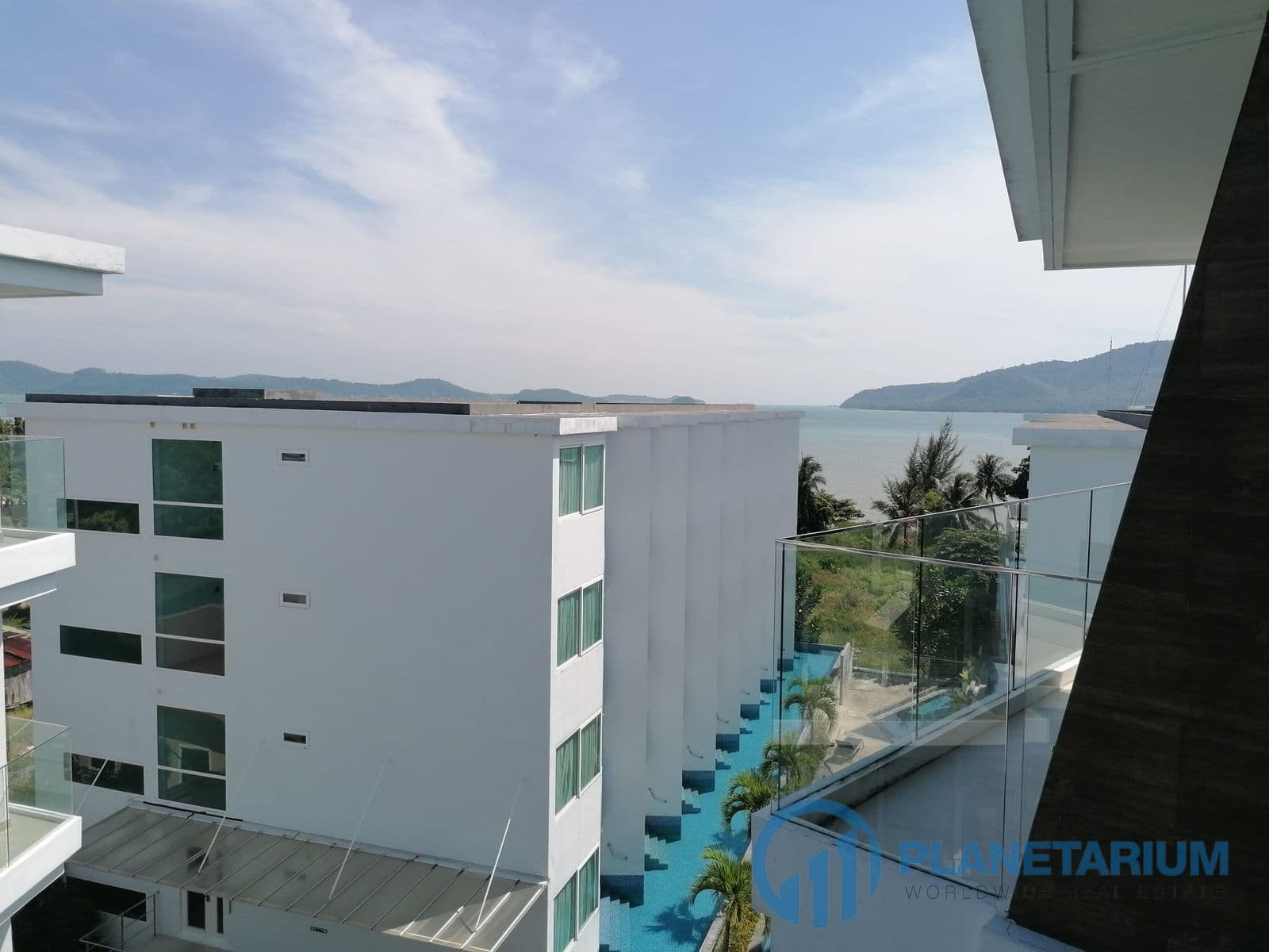 2 one bedroom suites with seaview resale — photo 2