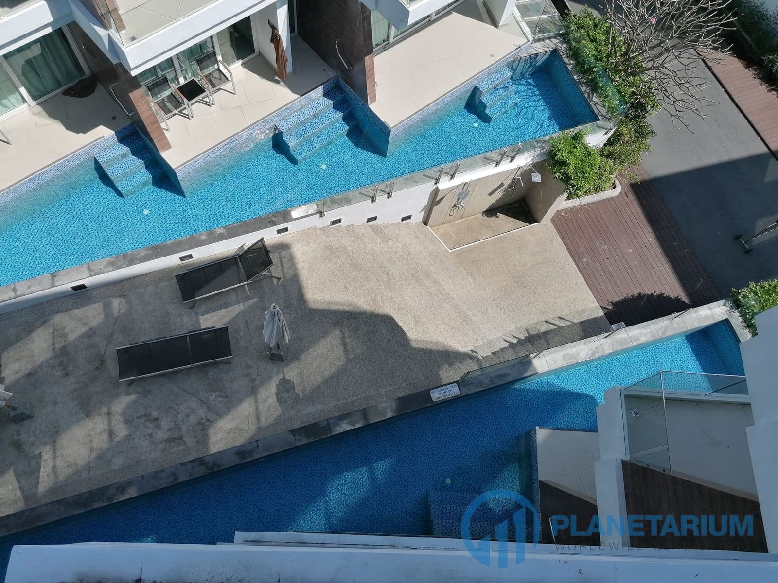 2 one bedroom suites with seaview resale — photo 3