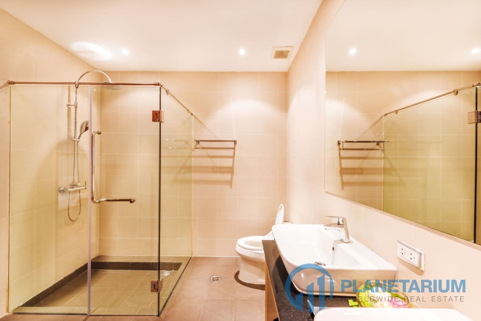 2 Bedrooms garden residence resale — photo 3