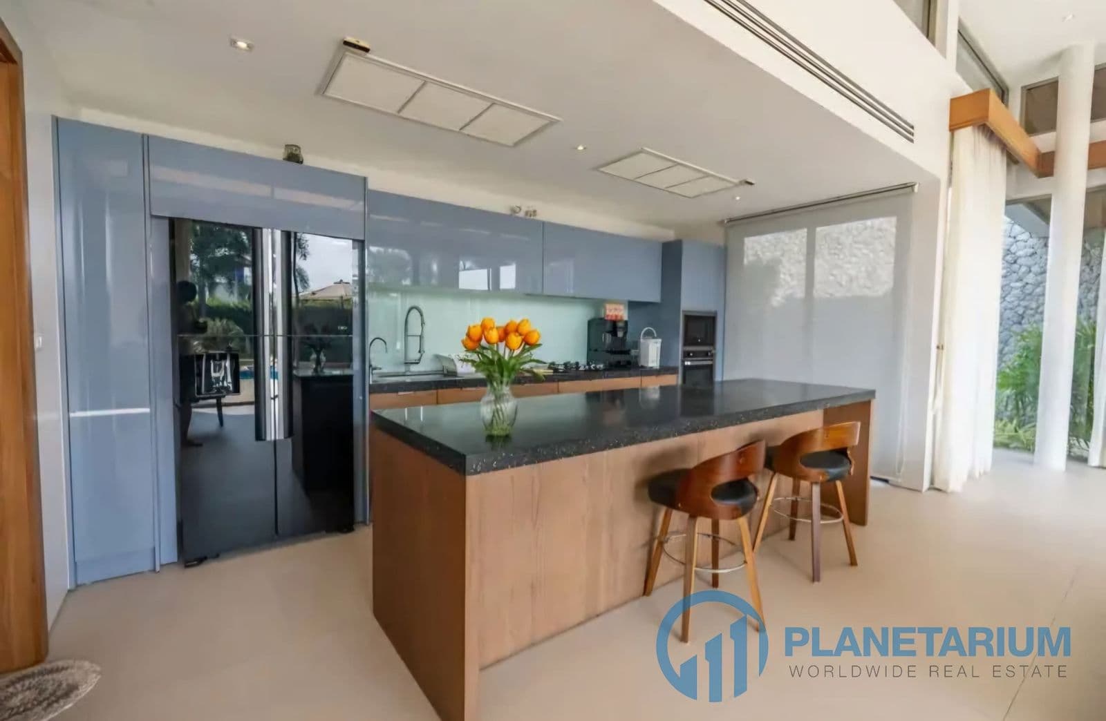 4 Bedrooms Botanica for rent — photo 5