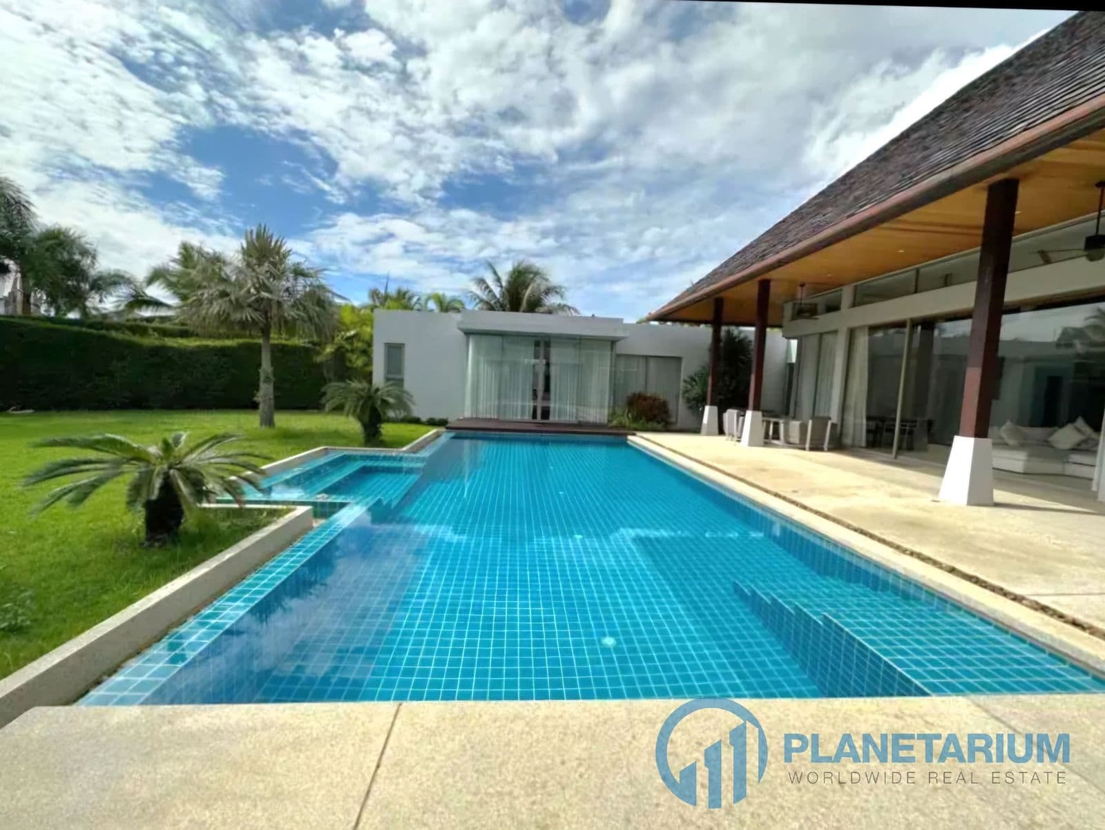 4 Bedrooms Botanica for rent — photo 1
