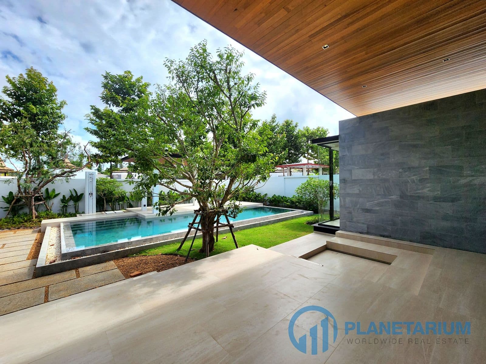 4 Bedrooms Botanica Foresta resale — photo 4