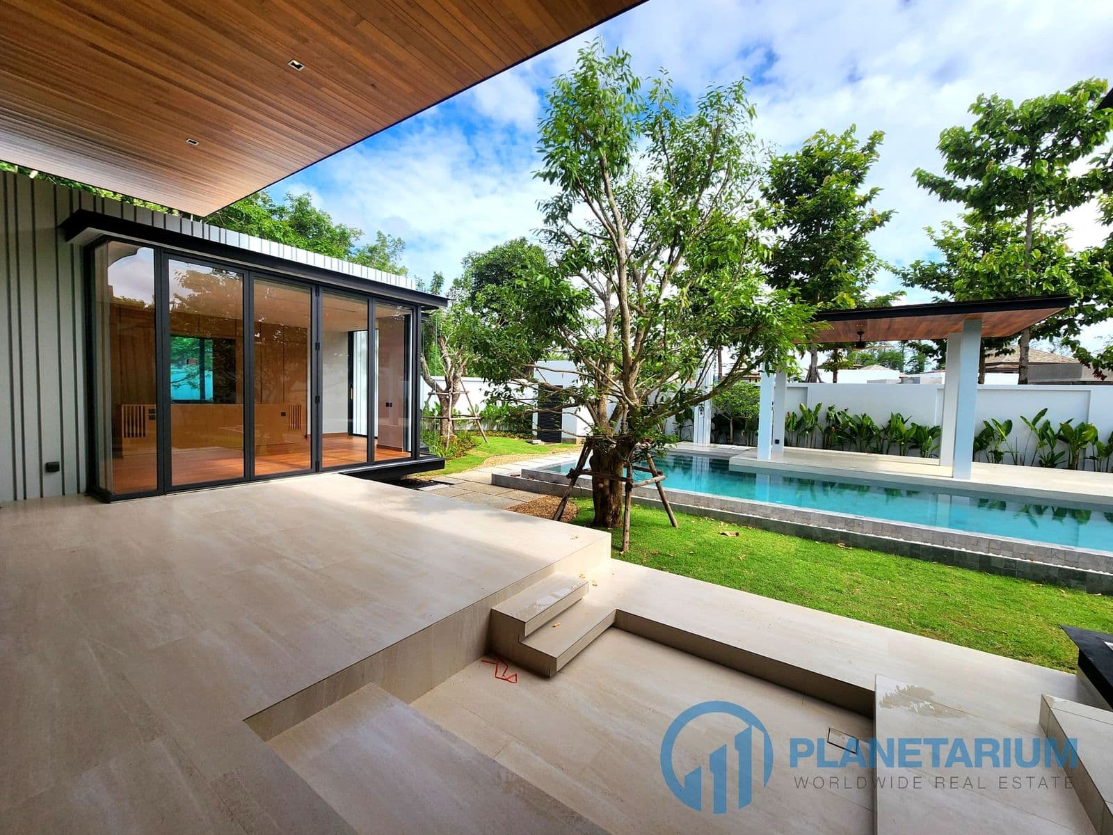 4 Bedrooms Botanica Foresta resale — photo 5