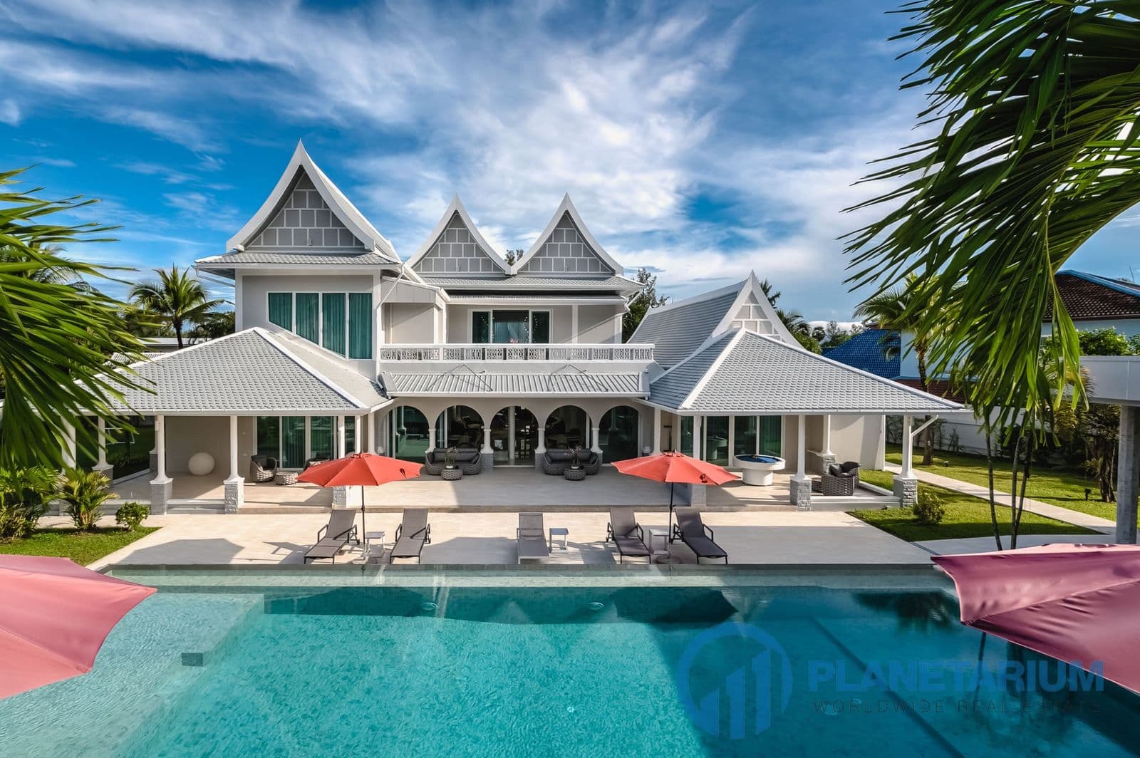 5 Bedrooms Dolce Villa for rent — photo 1