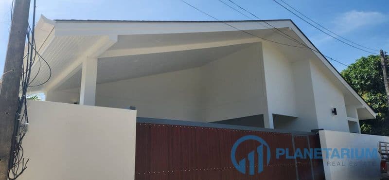 3 Bed Villa Naiharn resale — photo 1