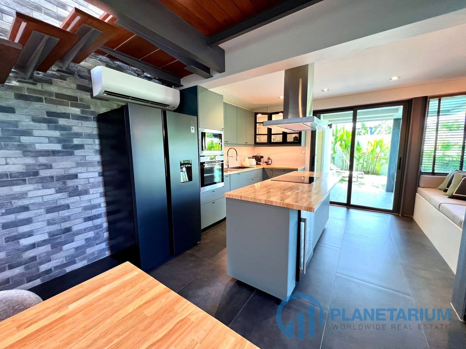 2 Bedrooms Laguna Resale — photo 5