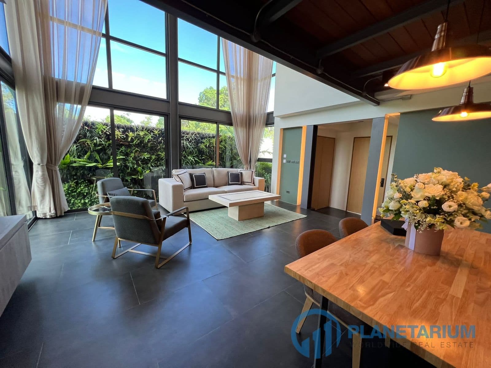 2 Bedrooms Laguna Resale — photo 3