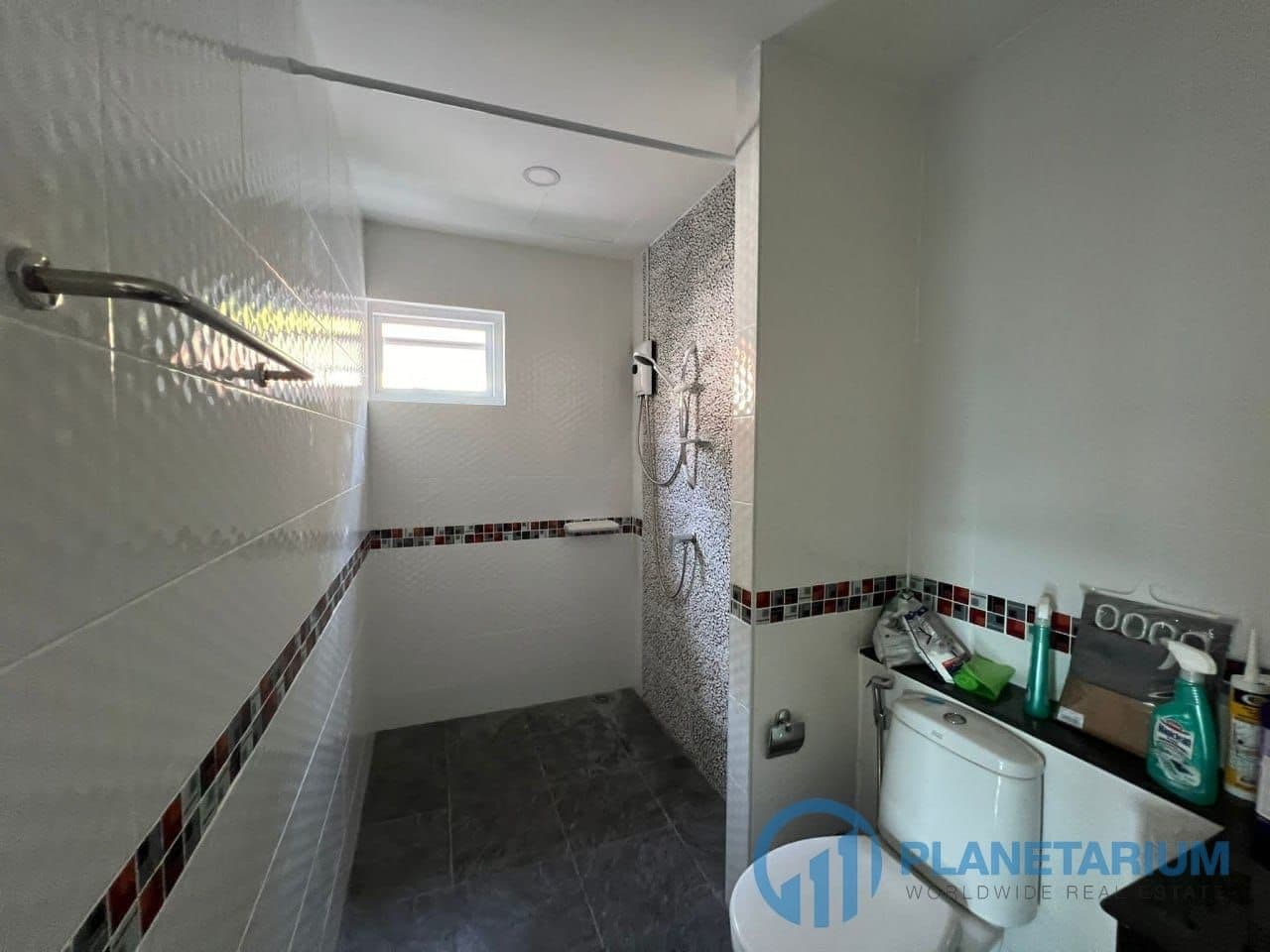 3 Bedrooms apartment near central Resale — photo 3