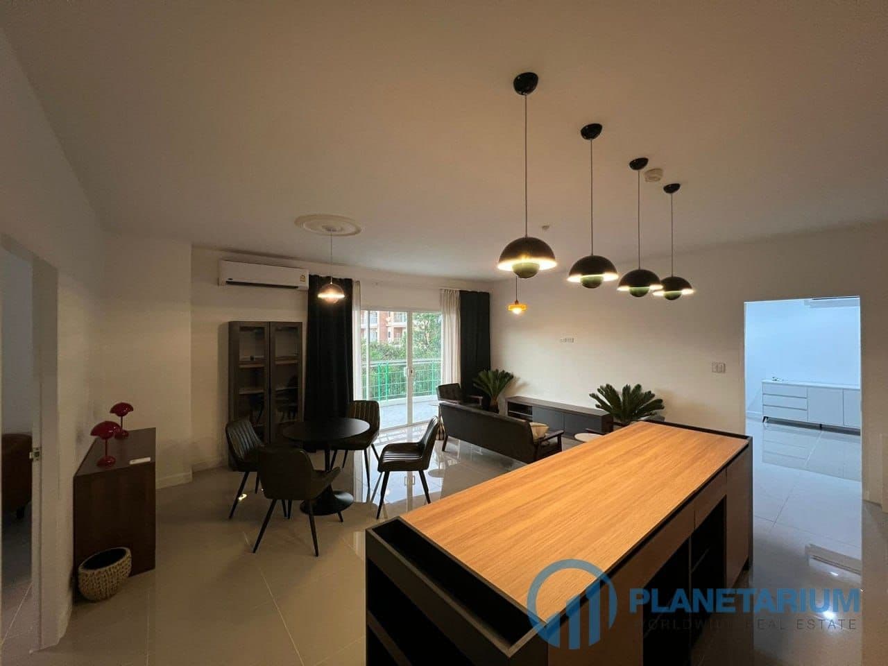 3 Bedrooms apartment near central Resale — photo 5
