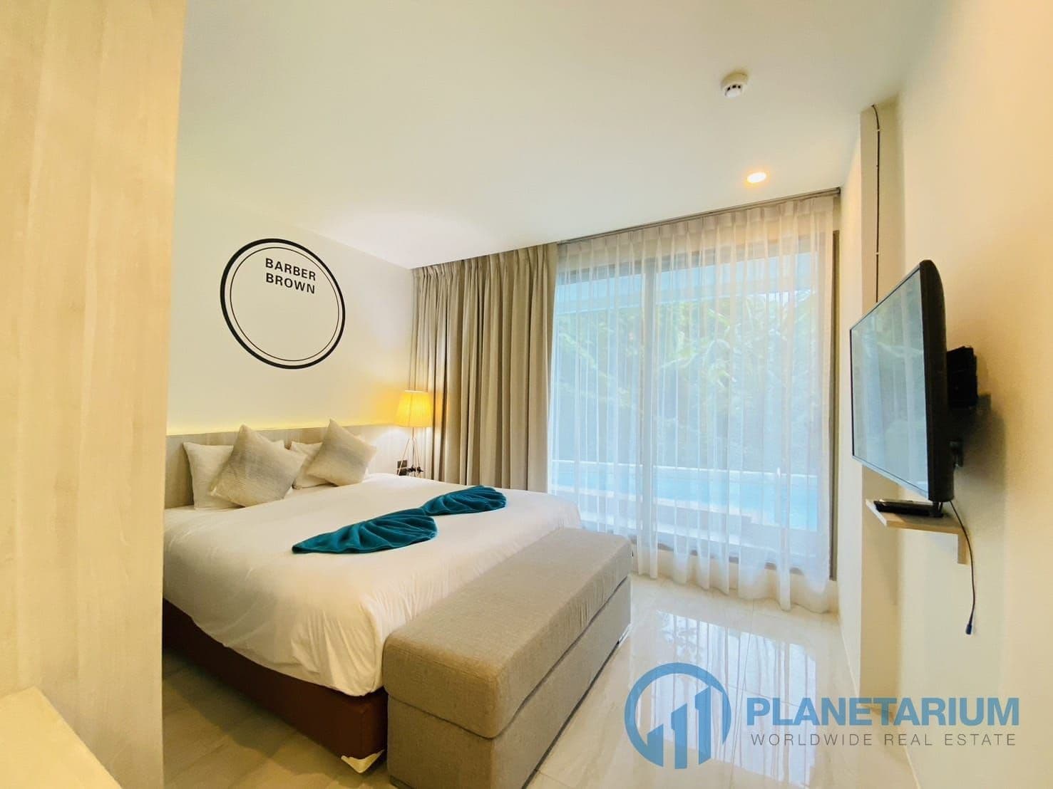 Contemporary condo with partial sea view — photo 2