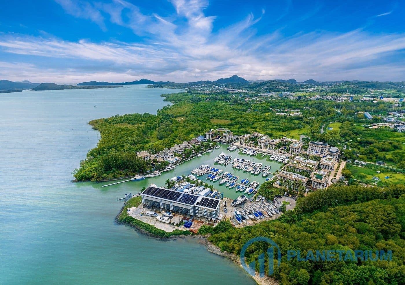 3 Bedrooms Royal Marina Resale — photo 2