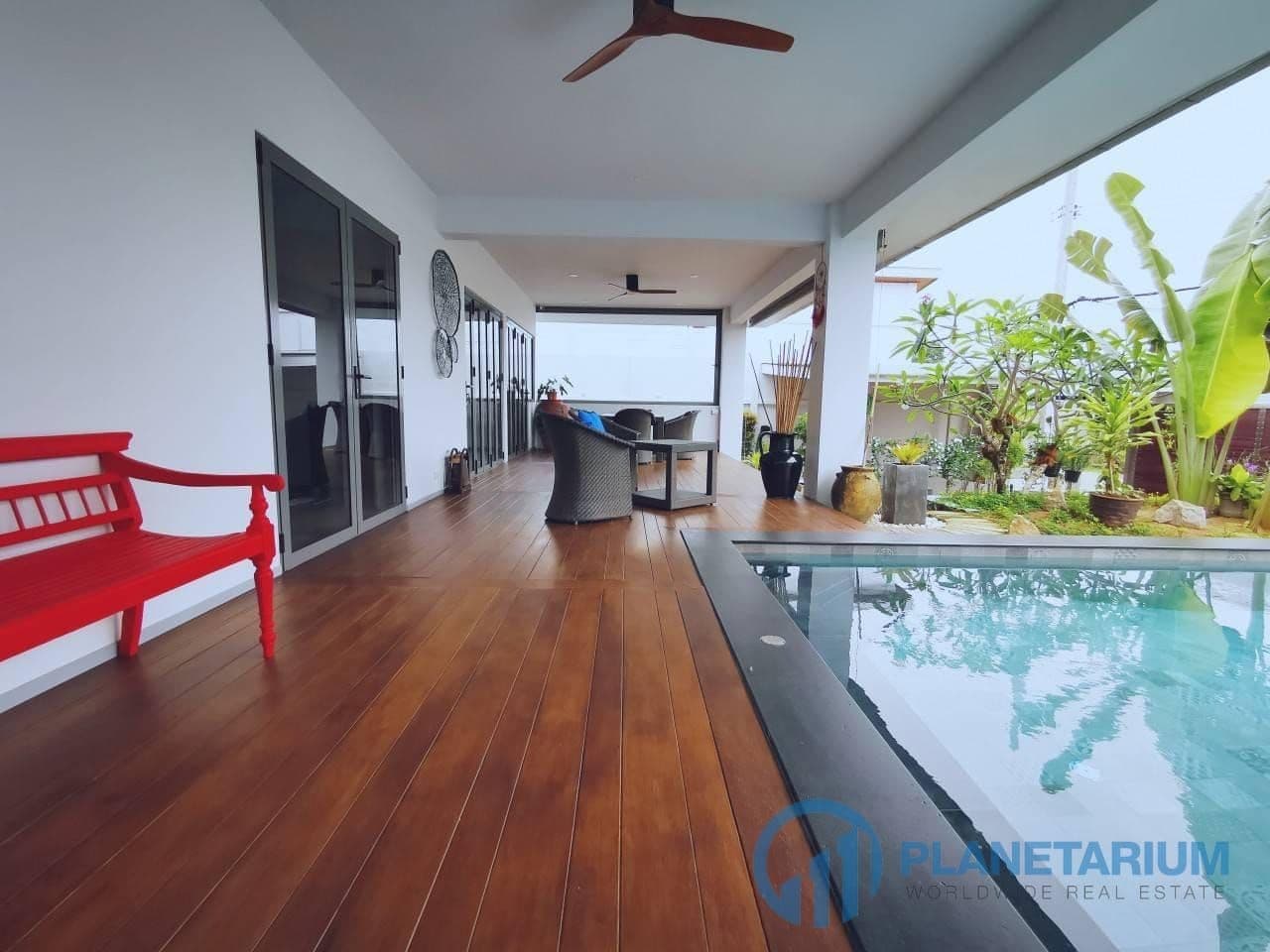 3 bedrooms Seastone pool villa resale — photo 1