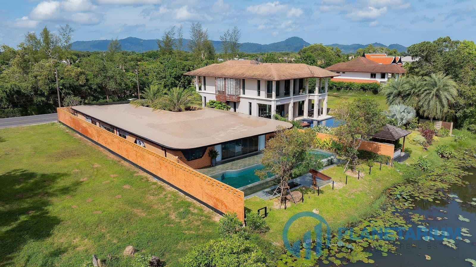 Tropical modern villa in laguna — photo 1