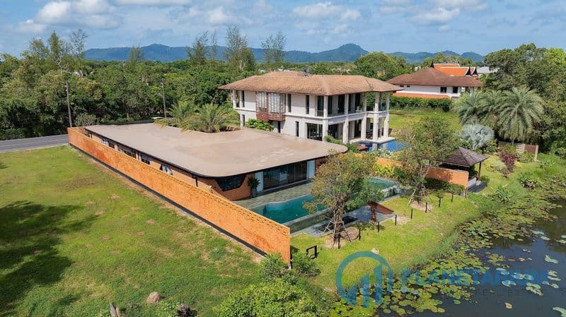 Tropical modern villa in laguna — photo 1