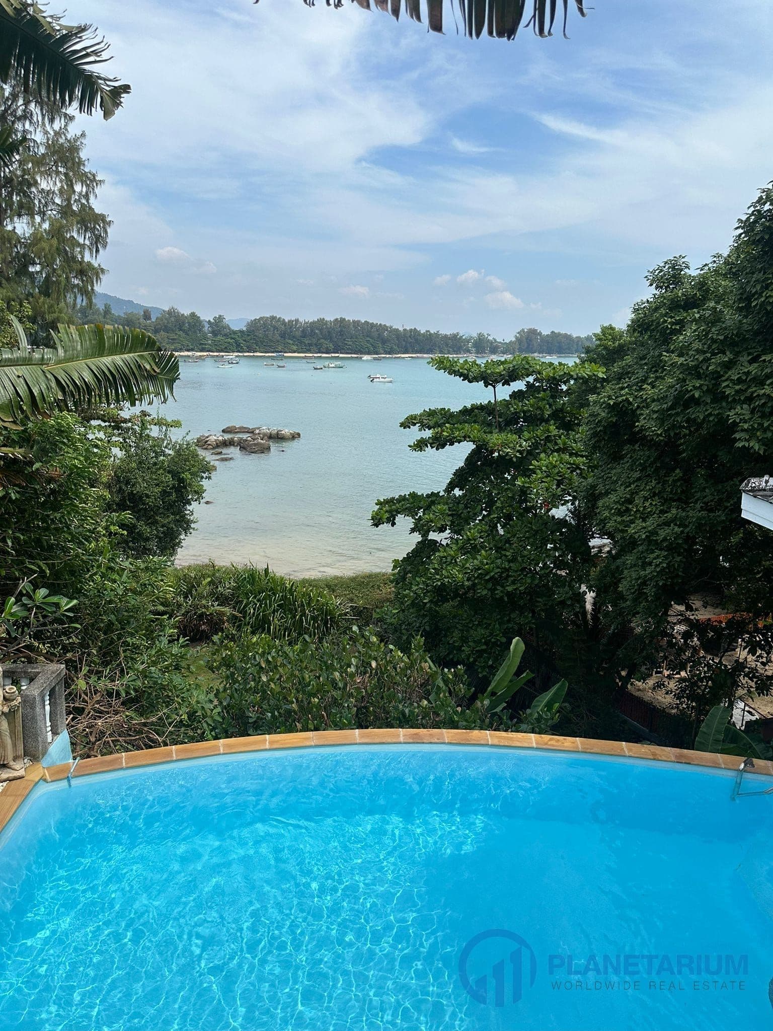 3 Bedrooms Beach Front Villa Rawai resale — photo 1