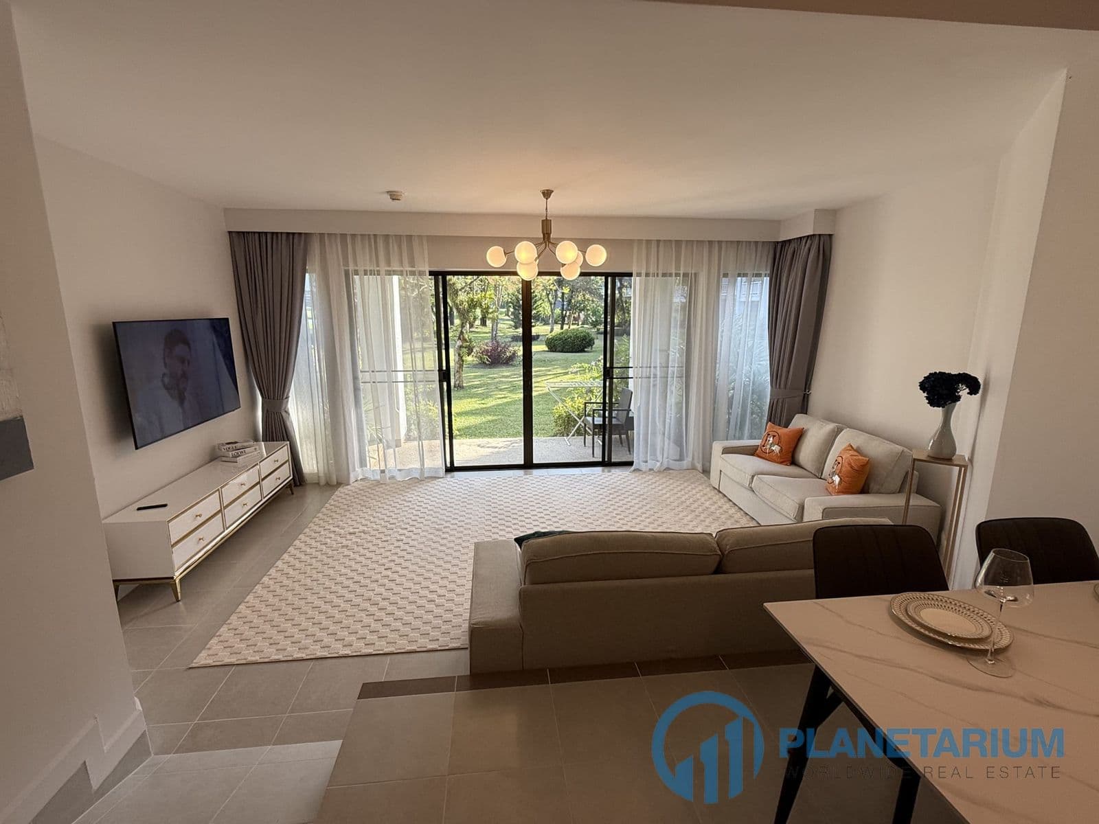 2 Bedrooms Allamanda resale — photo 2