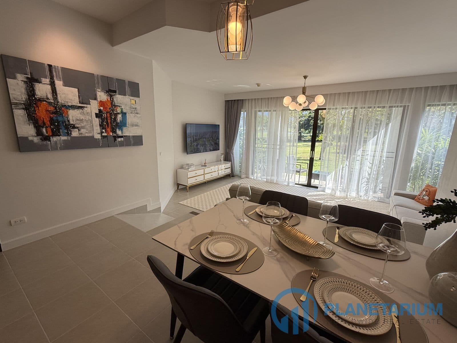 2 Bedrooms Allamanda resale — photo 3