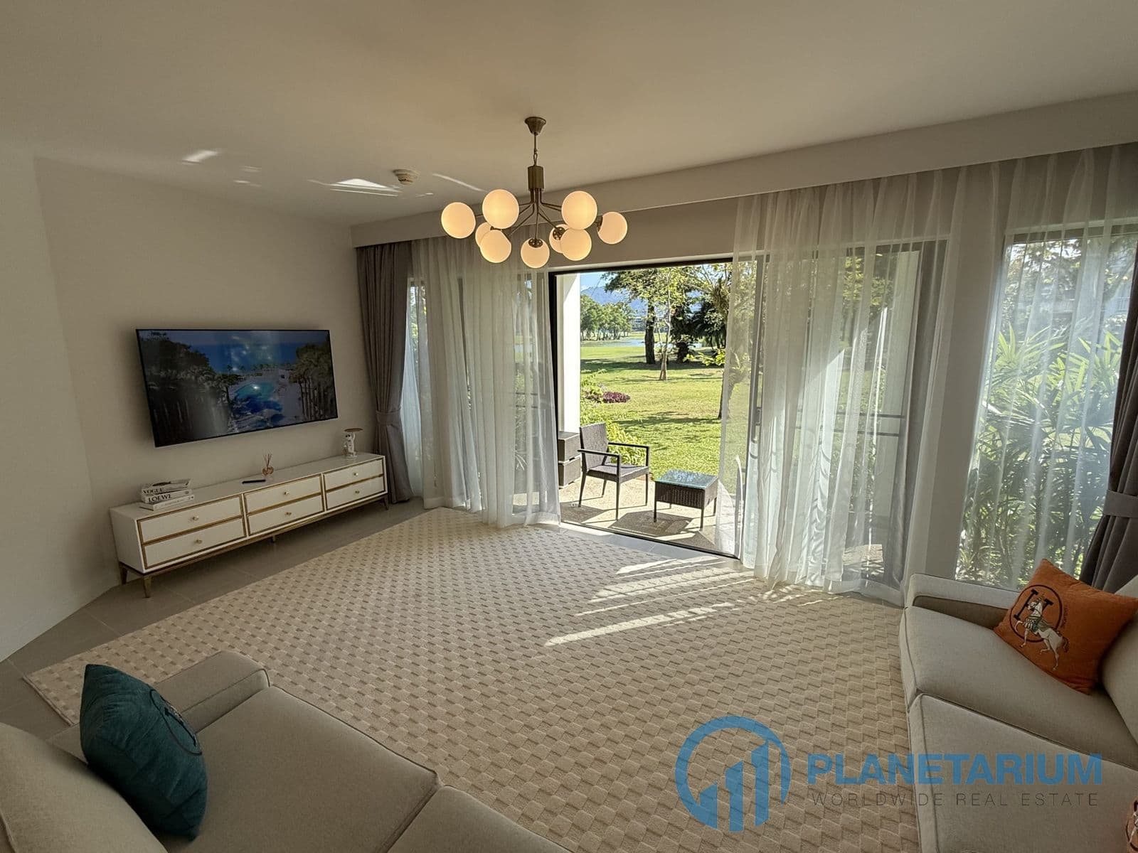 2 Bedrooms Allamanda resale — photo 4