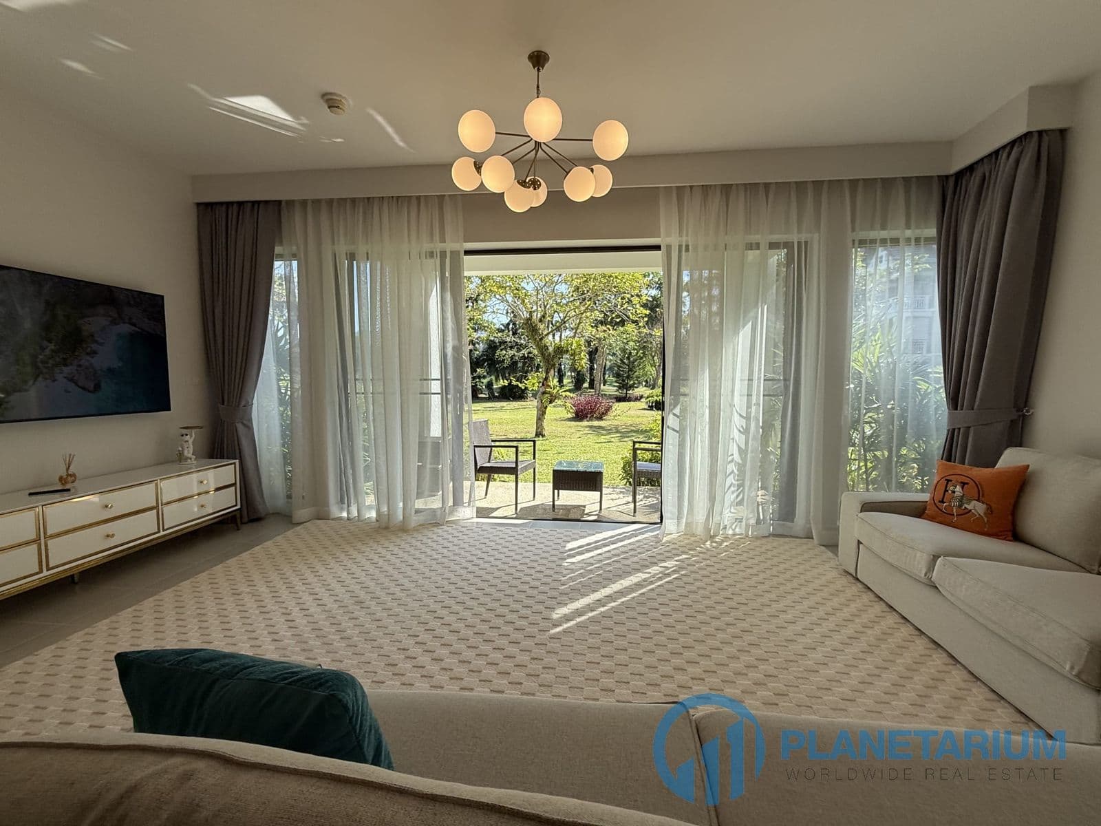 2 Bedrooms Allamanda resale — photo 5
