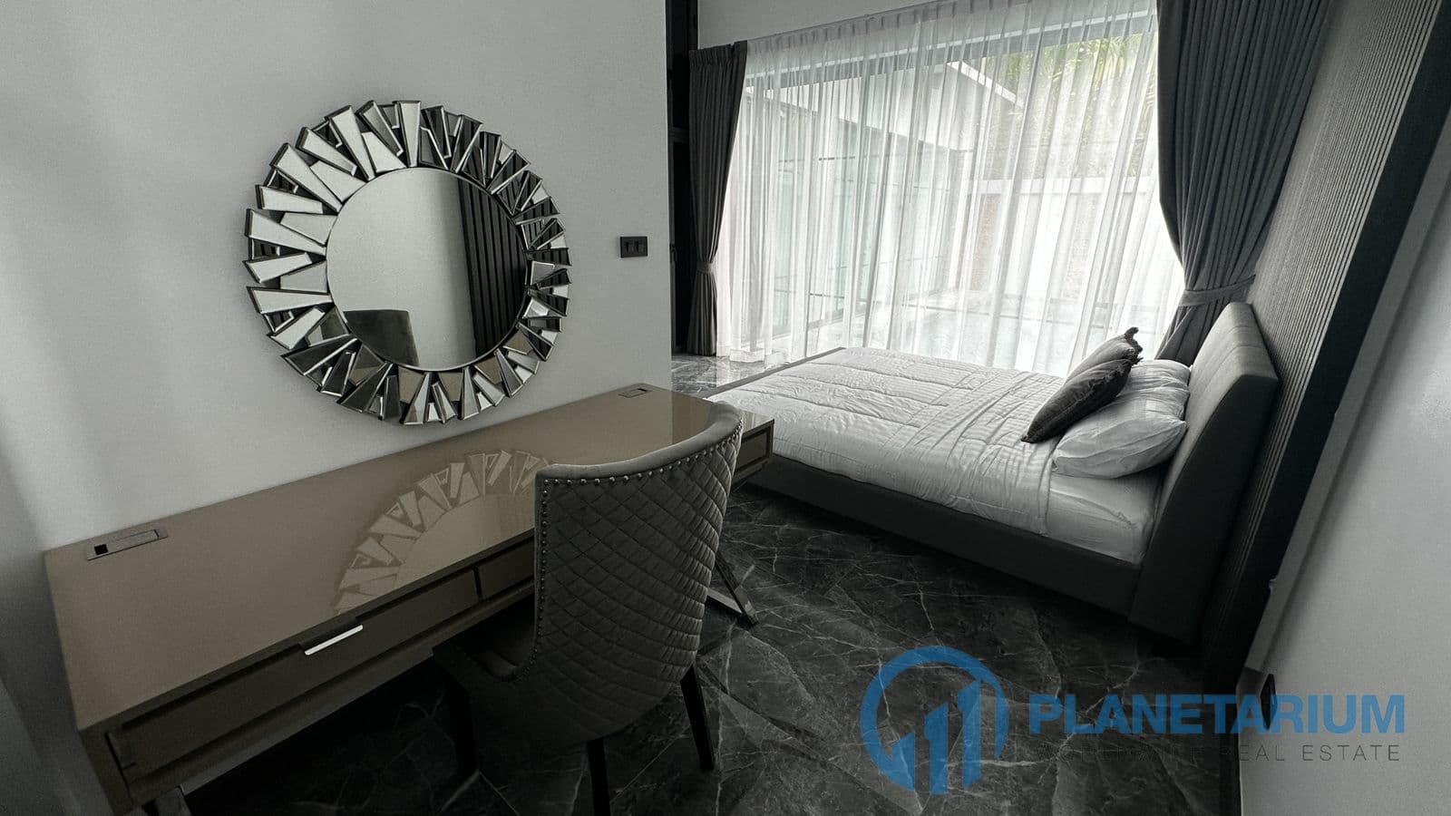 2 Bedrooms Crystal Villa Resale — photo 4