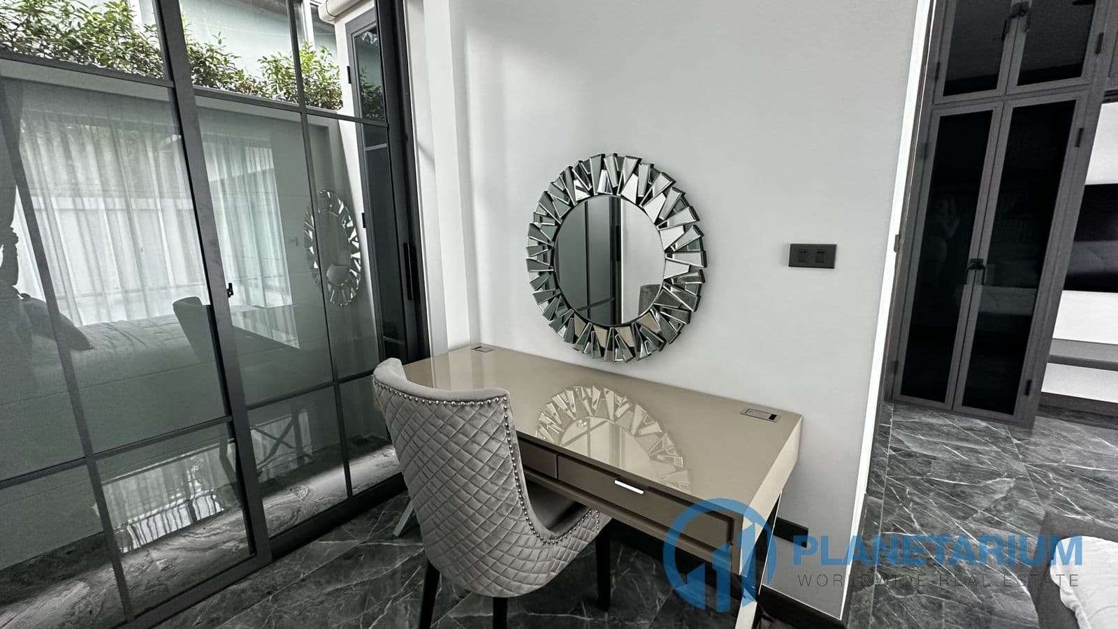 2 Bedrooms Crystal Villa Resale — photo 5