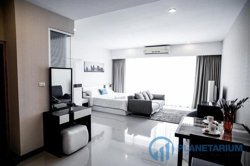 Studio Corner Chic condominium Resale — photo 1