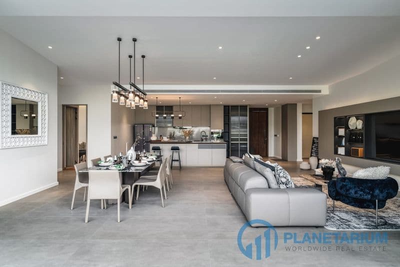 4 beds/4 baths clover residence resale — photo 1