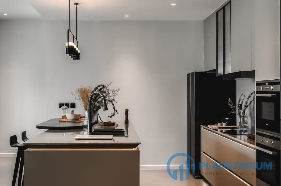 4 beds/4 baths clover residence resale — photo 3