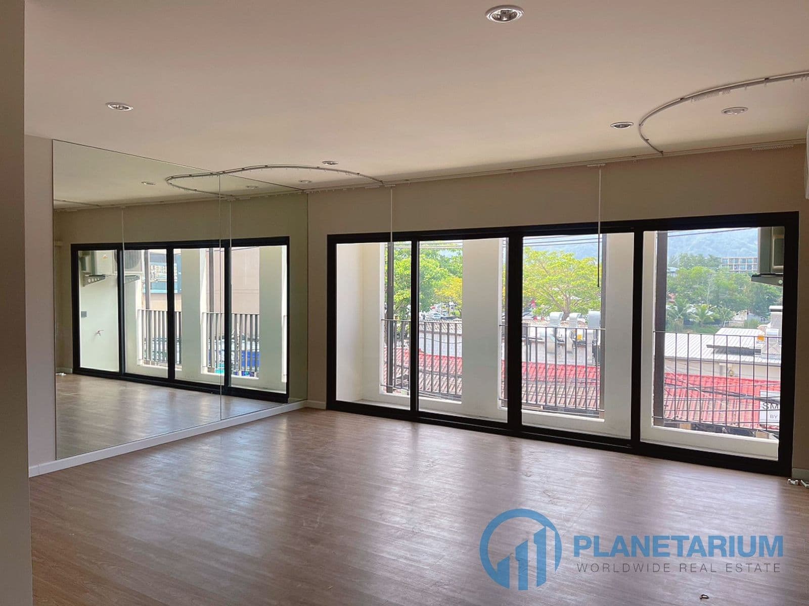 Commercial space for rent near boat avenue — photo 1