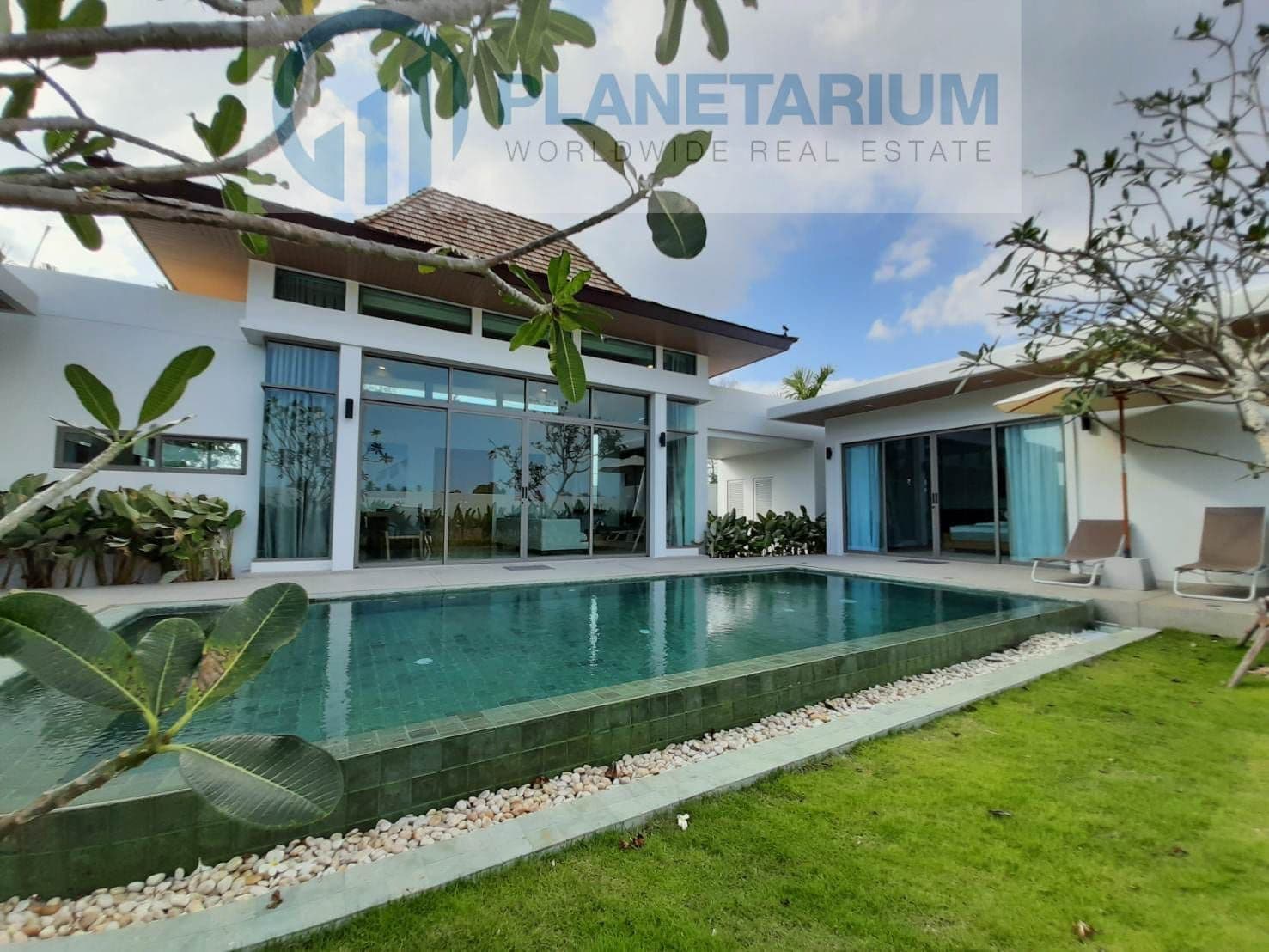 Luxury villa in an exclusive area — photo 4