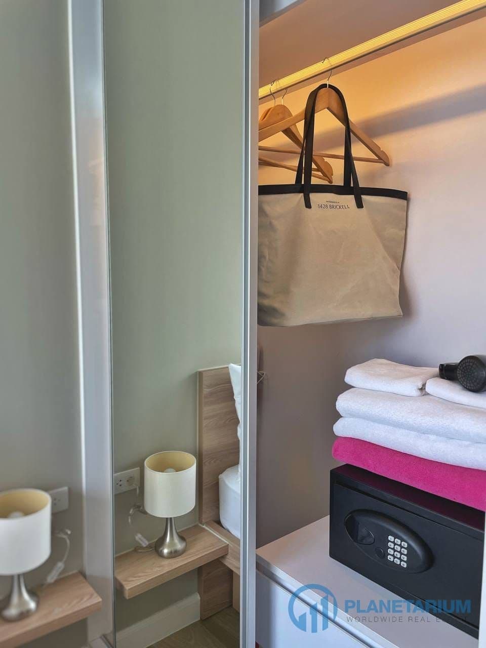 2 bed / 2 bath Diamond condo rent — photo 4