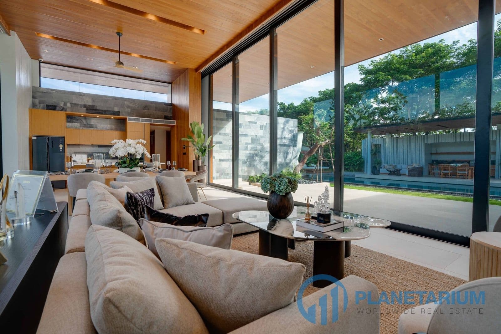 4 Bed / Botanica Foresta Resale — photo 5