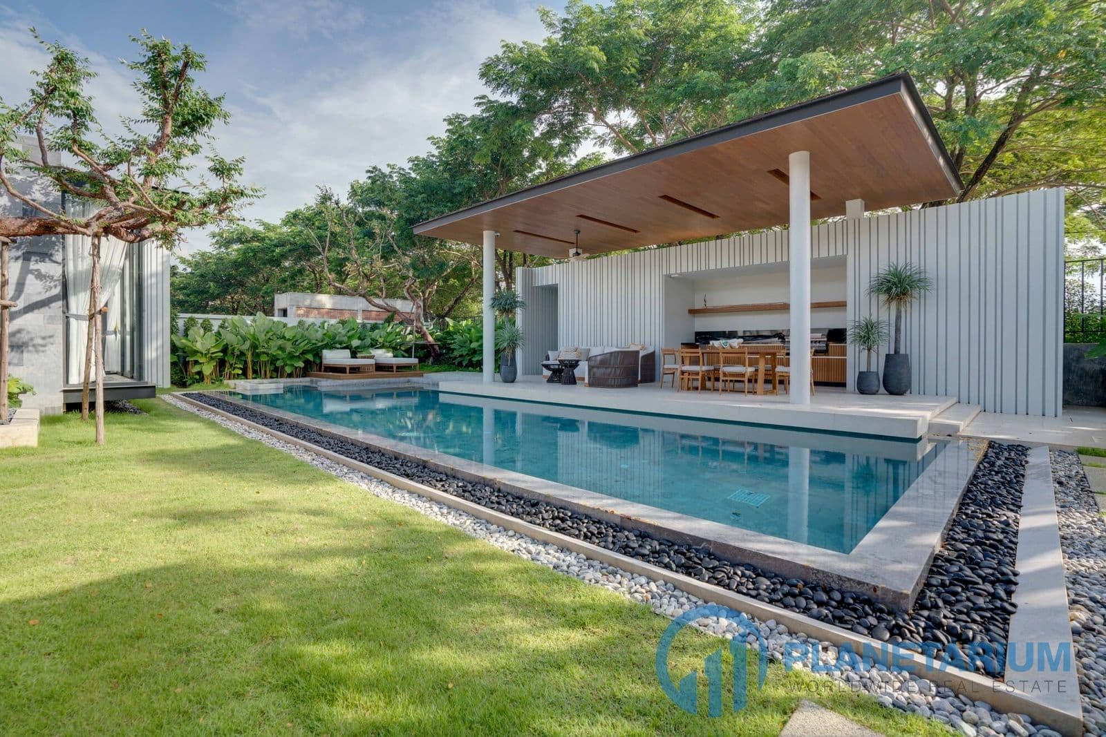 4 Bed / Botanica Foresta Resale — photo 4