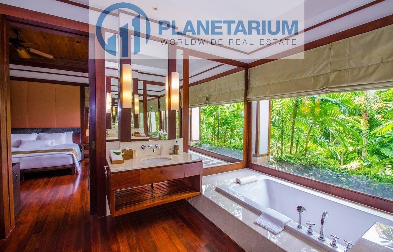 Luxury villa on the lush tropical hillside above kamala beach — photo 4