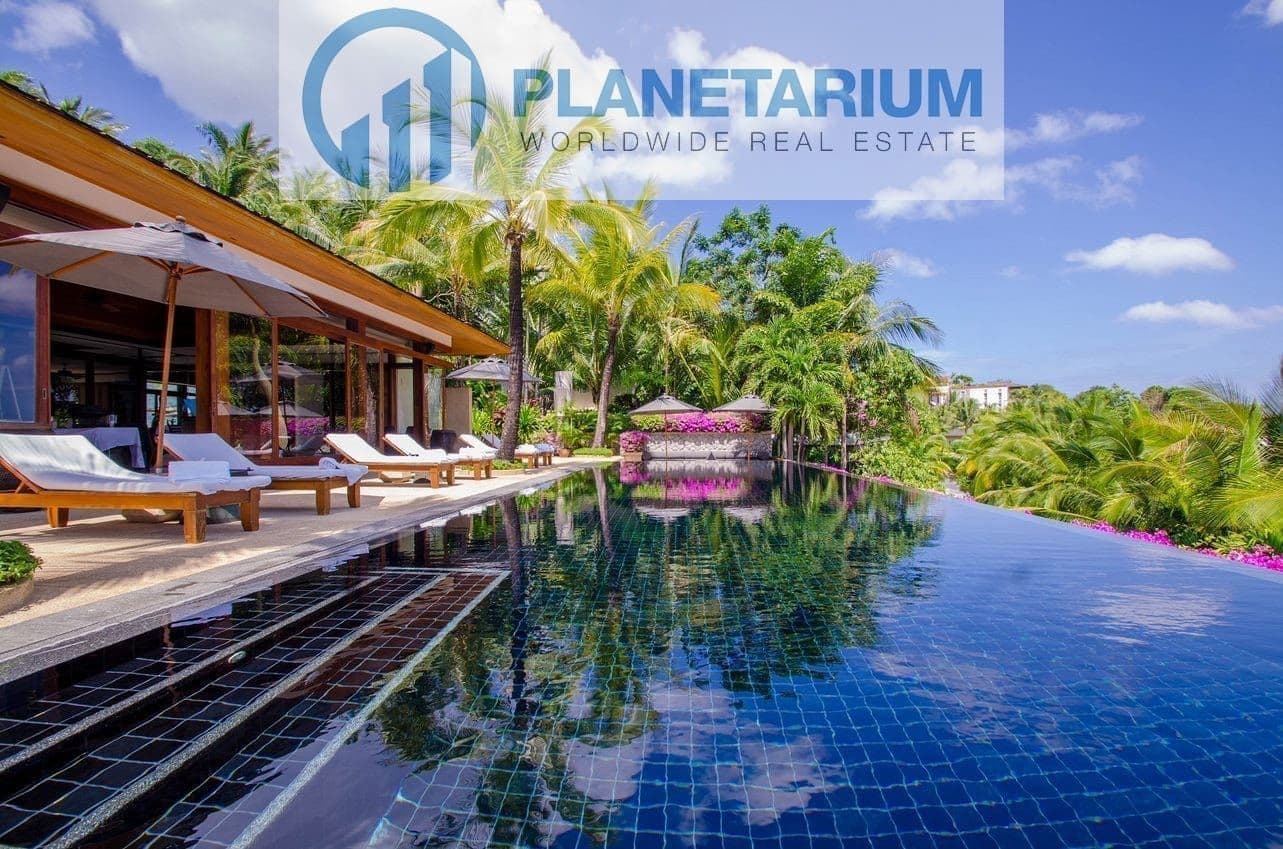 Luxury villa on the lush tropical hillside above kamala beach — photo 9