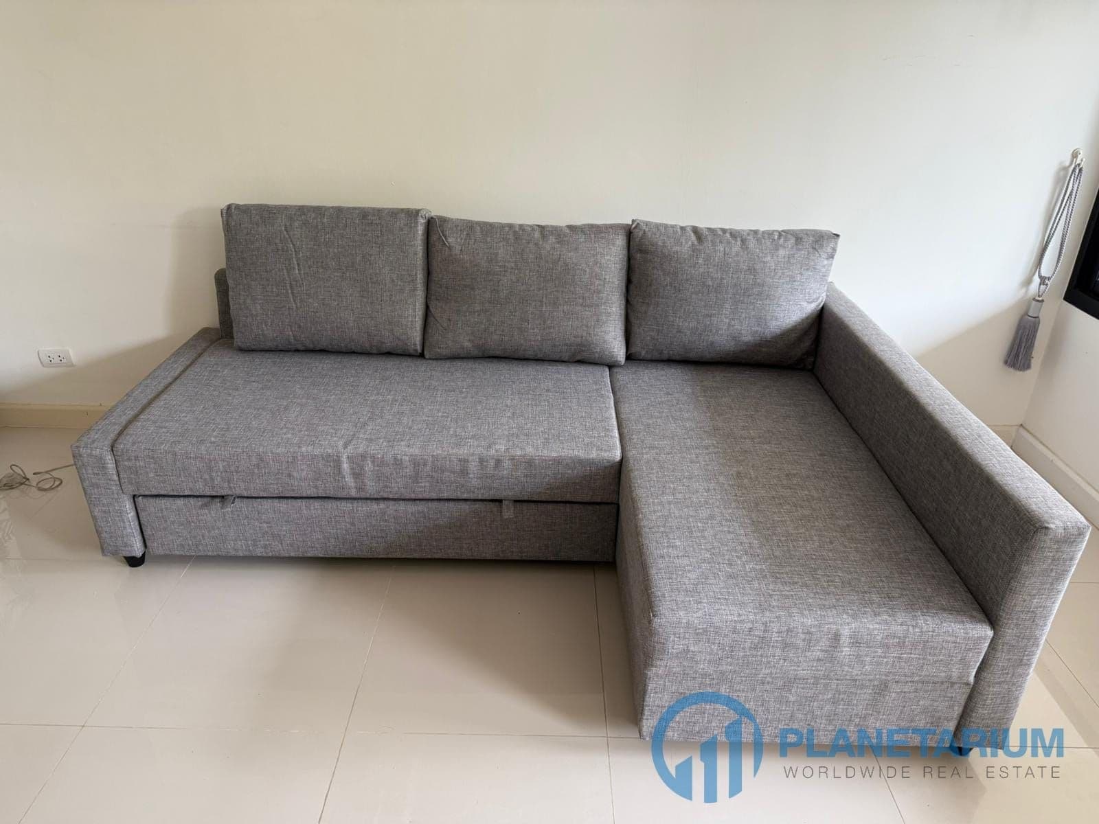3 Bedrooms Laguna Home Resale — photo 4