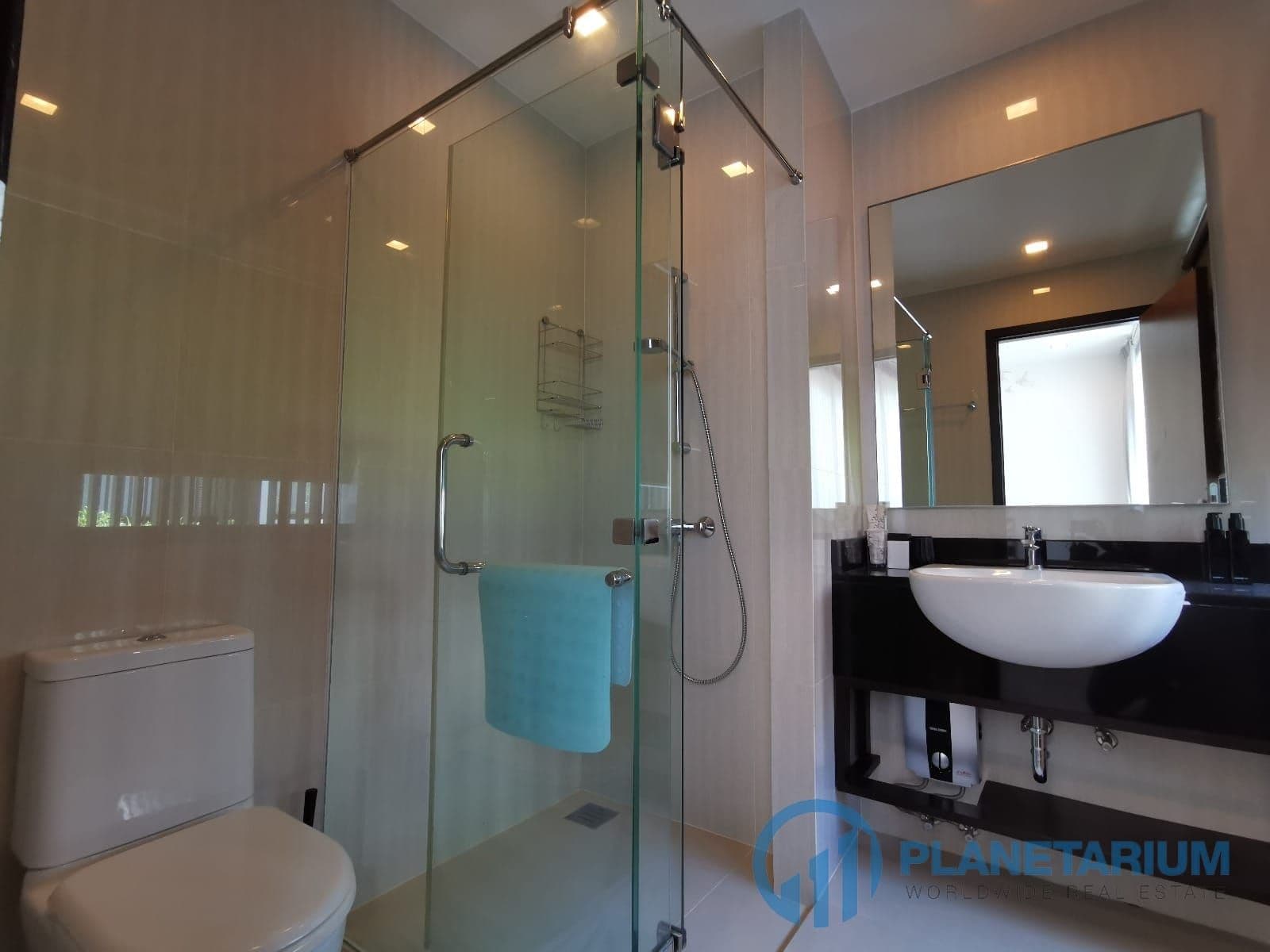 3 Bedrooms Laguna Home Resale — photo 5