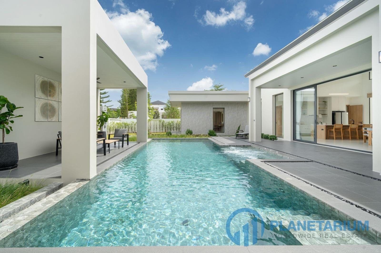4 Bedroom Tham Villa for rent — photo 1