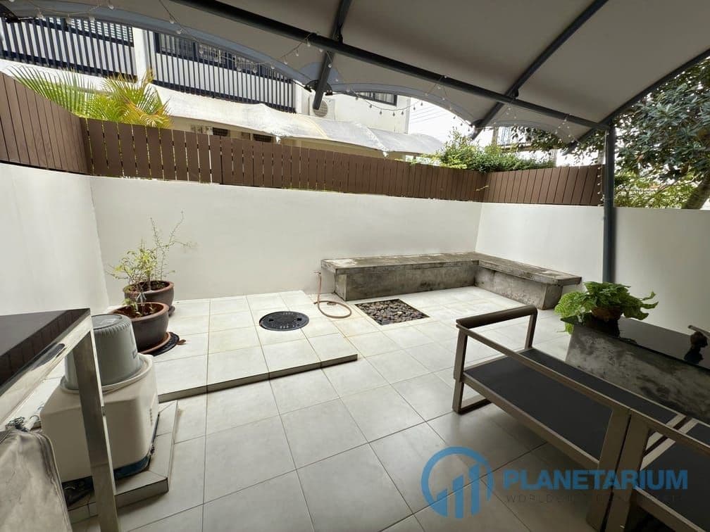 3 Bed Laguna Park Townhome Resale — photo 4