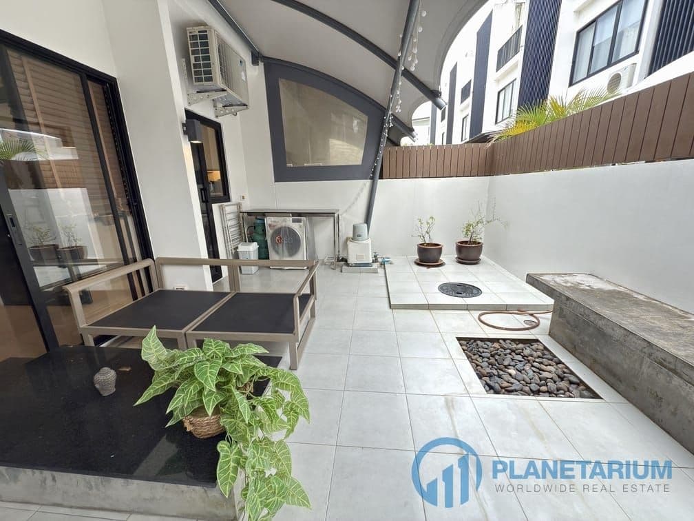 3 Bed Laguna Park Townhome Resale — photo 3