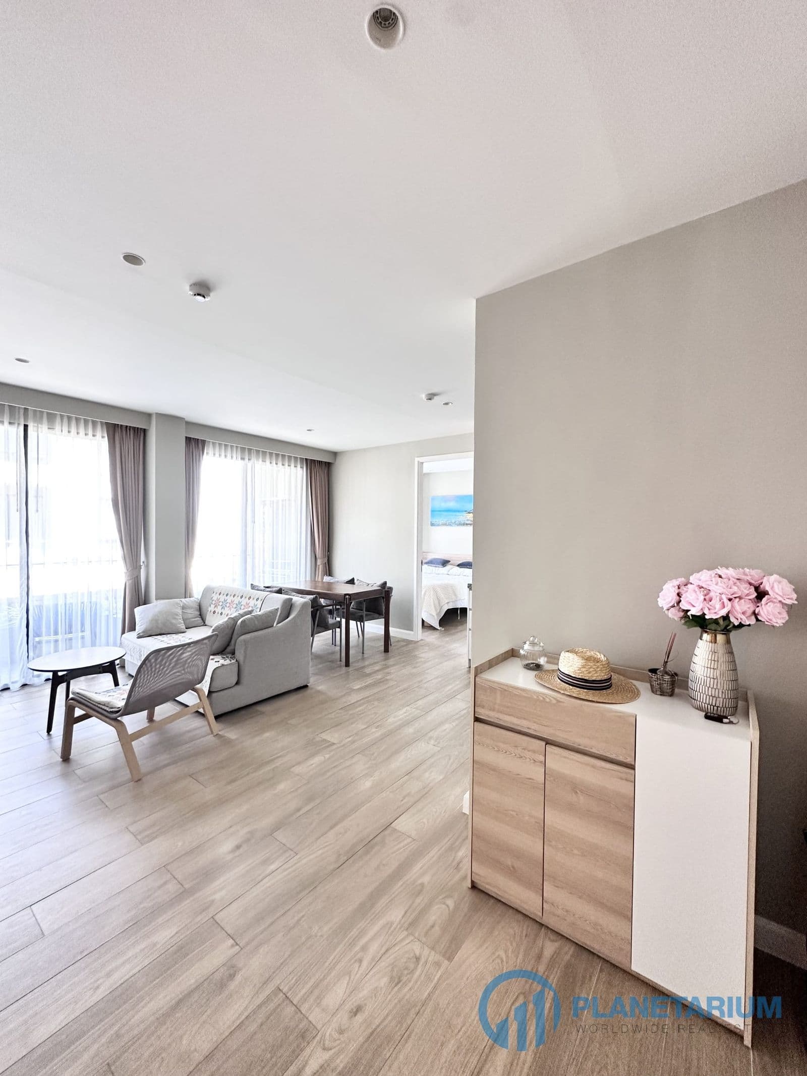 2 Bed Diamond Condo Resale — photo 2