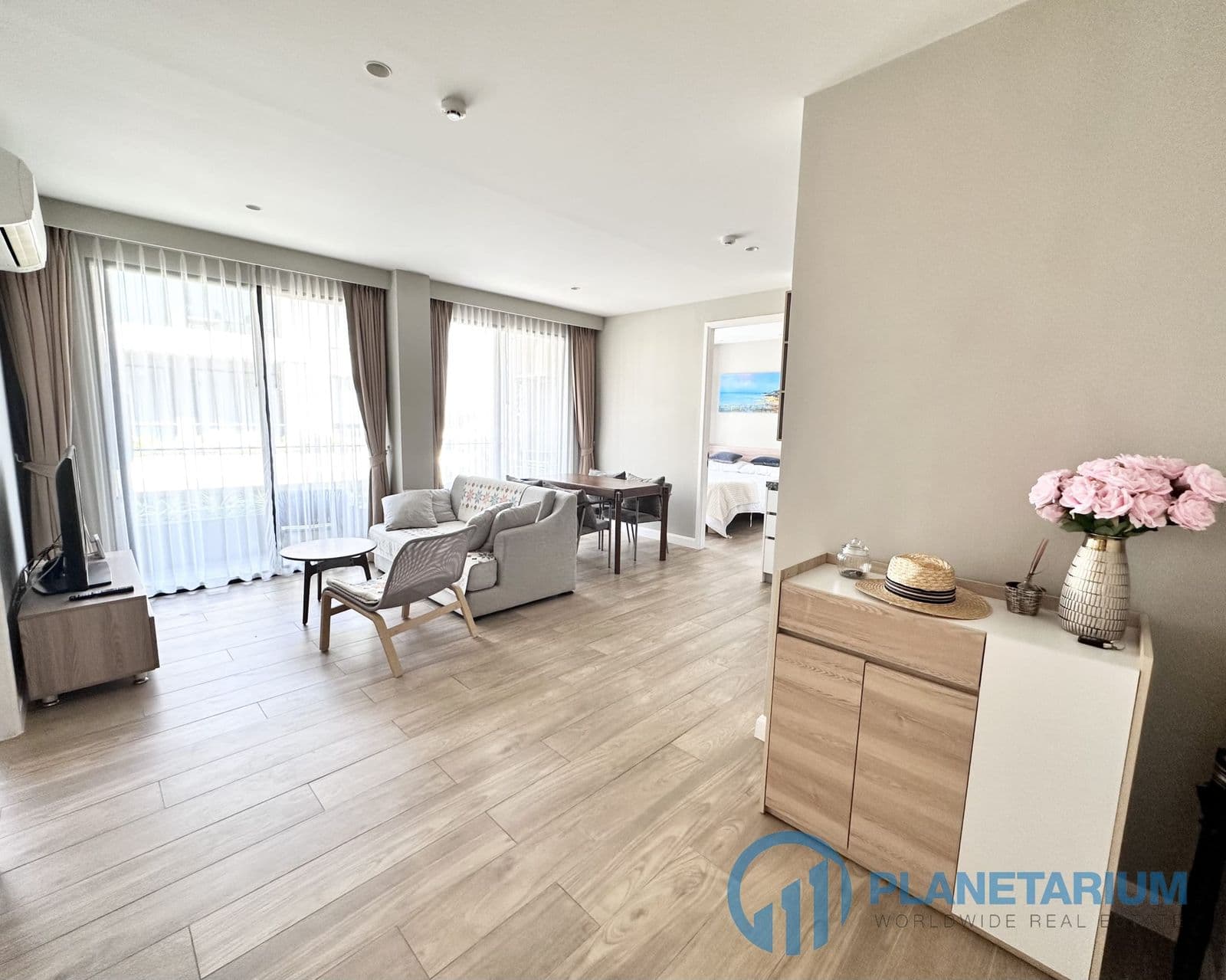 2 Bed Diamond Condo Resale — photo 3