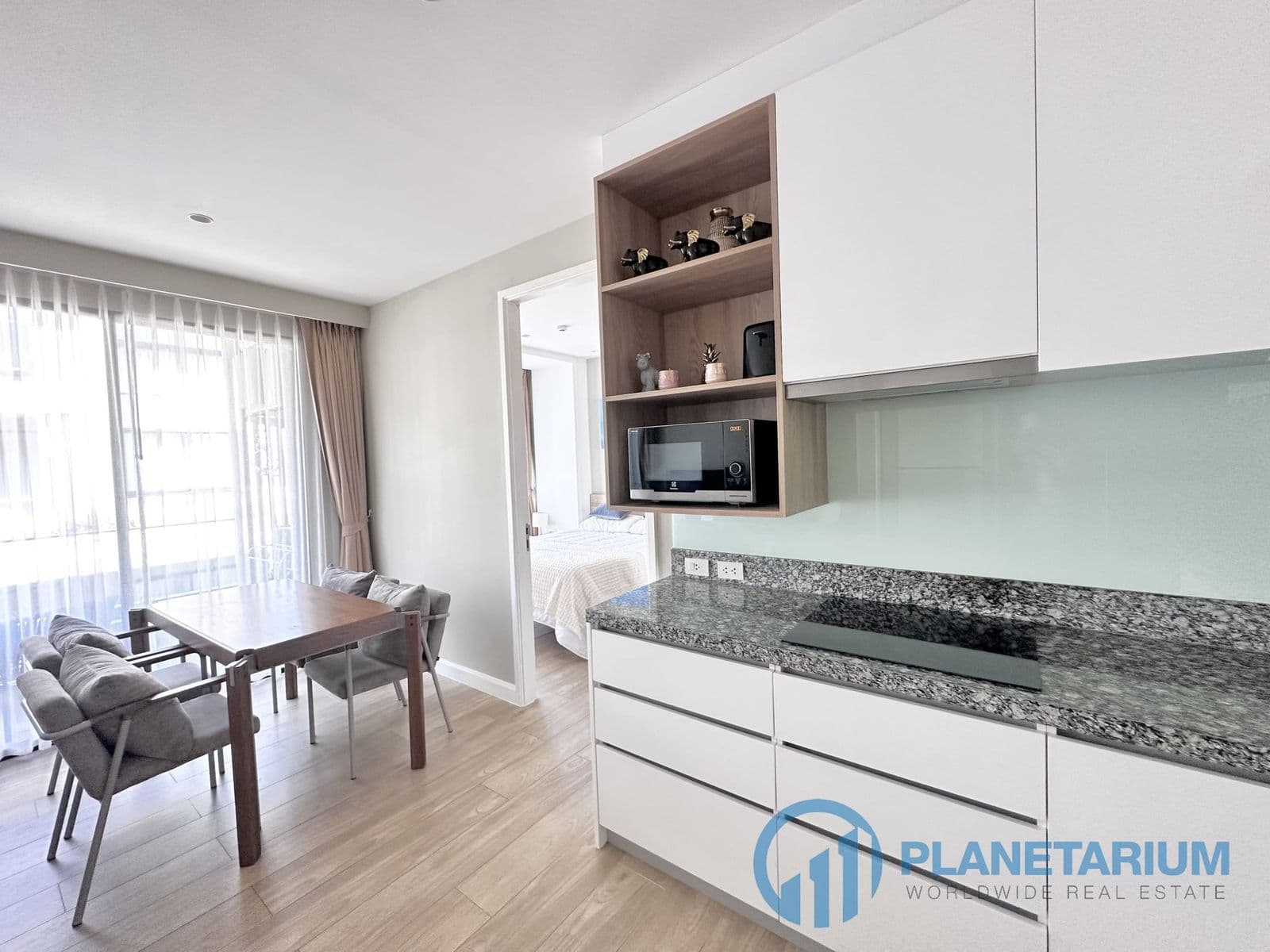 2 Bed Diamond Condo Resale — photo 5